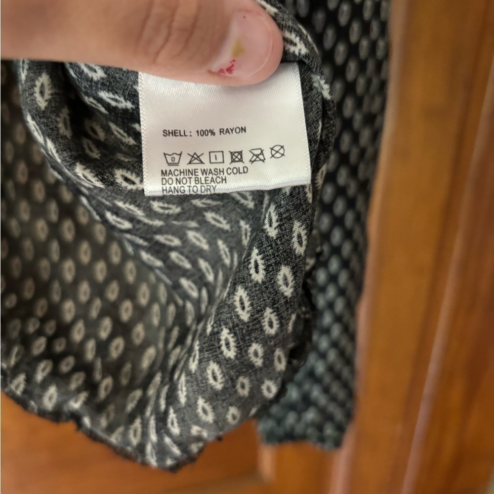 Brandy Melville sold out leaf blouse - Picture 4 of 5